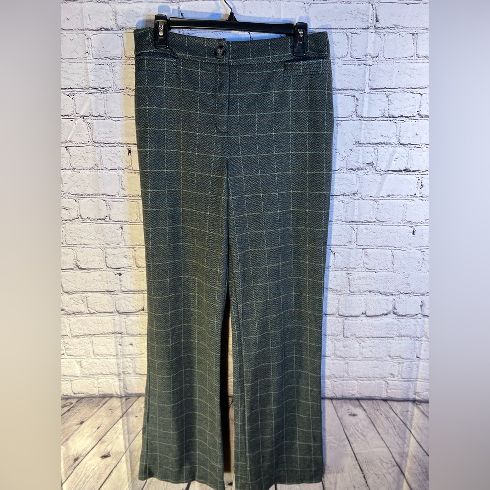 New York &Co.  Ladies striped pants with stretch. Size Medium Tall.